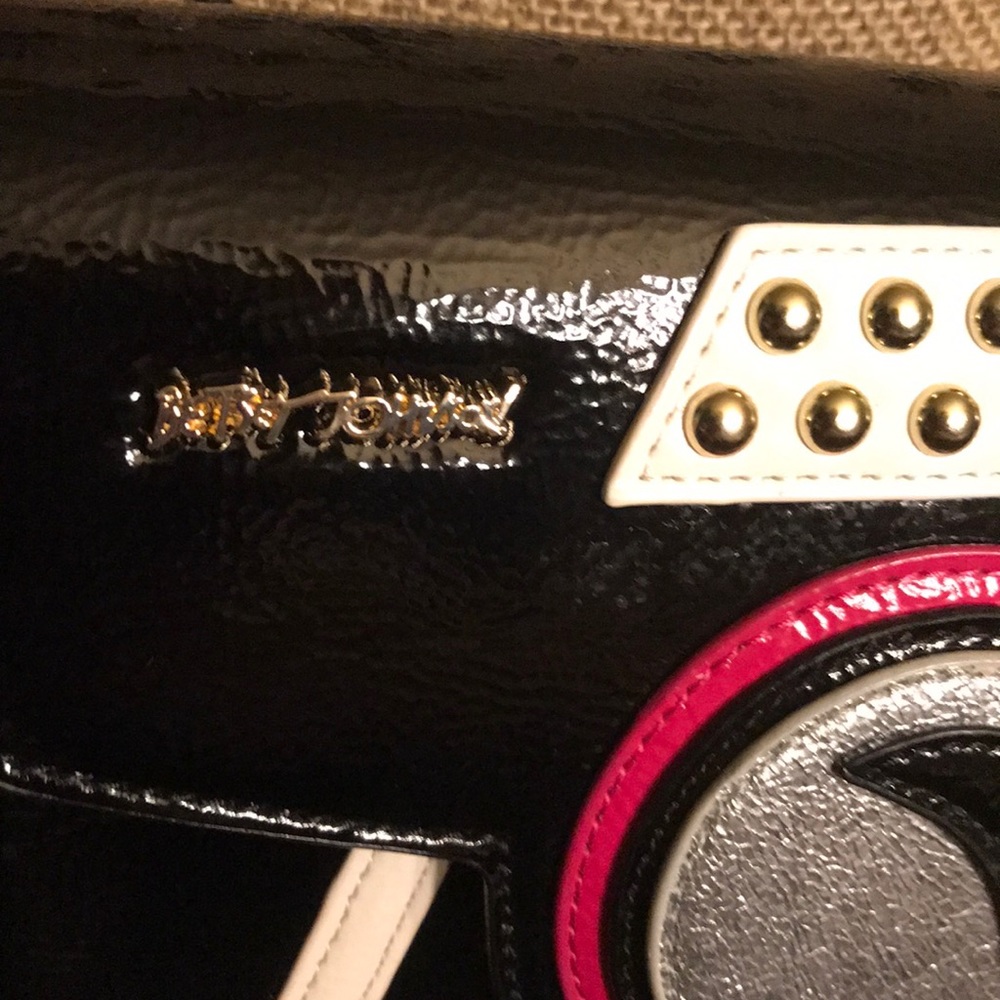 🌺BetseyJohnson  Black Camera Crossbody Purse. - Picture 3 of 7